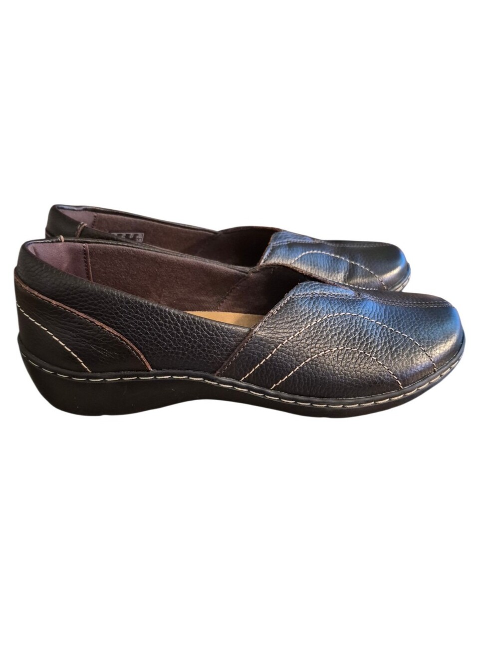 Clarks Core Meadow Pebbled Leather Slip-On Loafers - 6.5.             U52